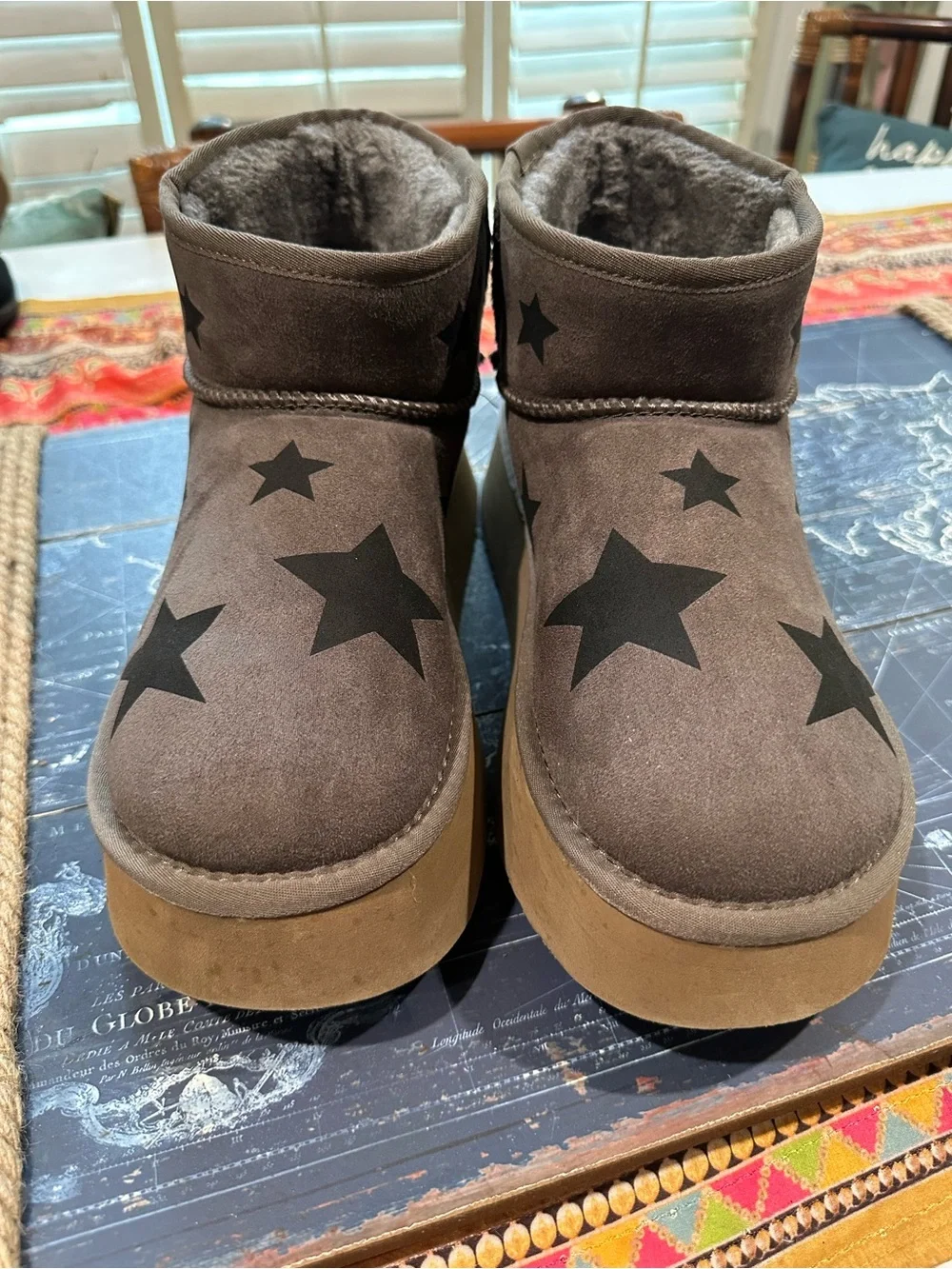 Steve Madden “Chels” Charcoal Star Suede Platform Boots – Size 8